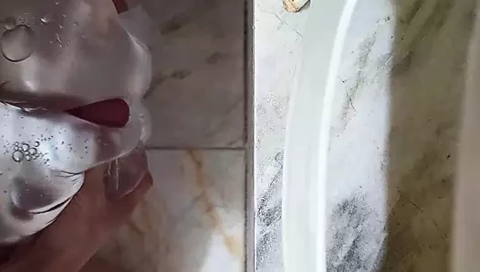 Aku lagi asik muasin pantat bahenolku di kamar mandi - nggak perlu💦 ngentot sama cewek sange ini