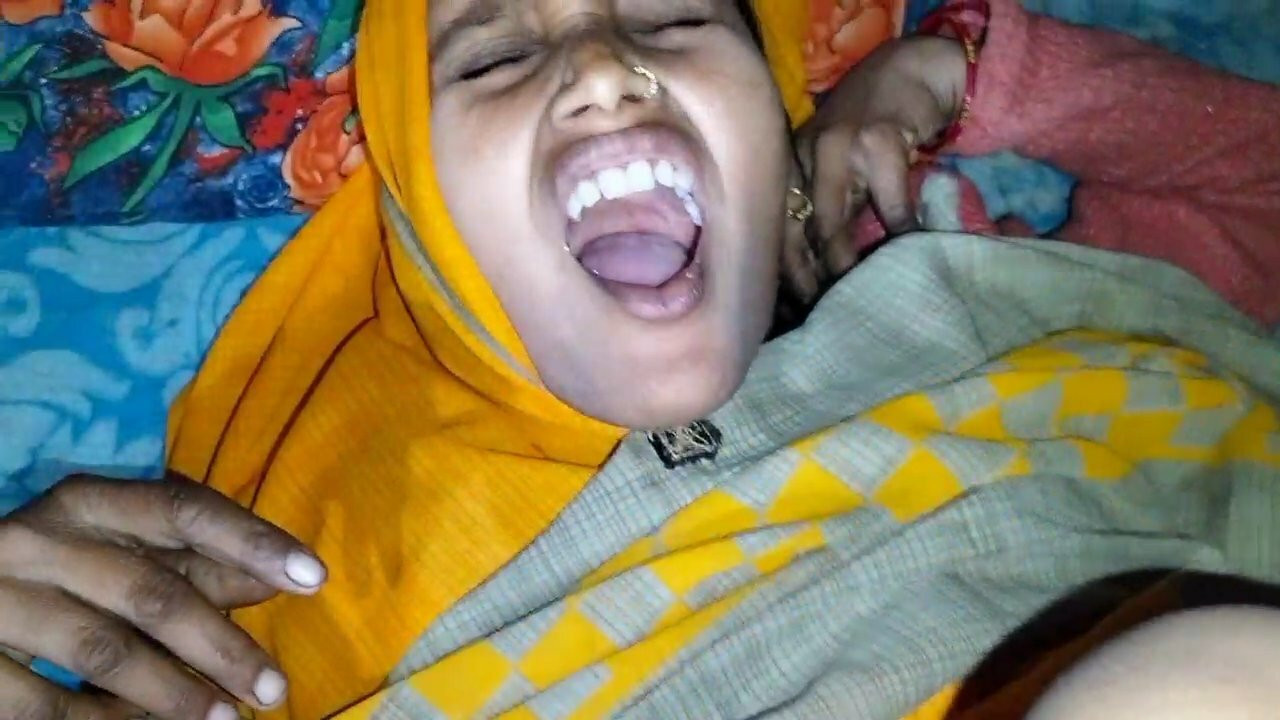 Padhos ki bhabhi ki mast chudayi bhabhi ne devar ka pani nikal diya