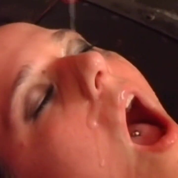 Schönes amateur-video mit mädchen, die eifrig auf die großen schwänze ihres freundes sind kompletter film in HD