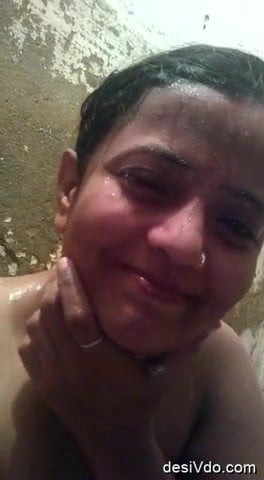 bhabi bathing