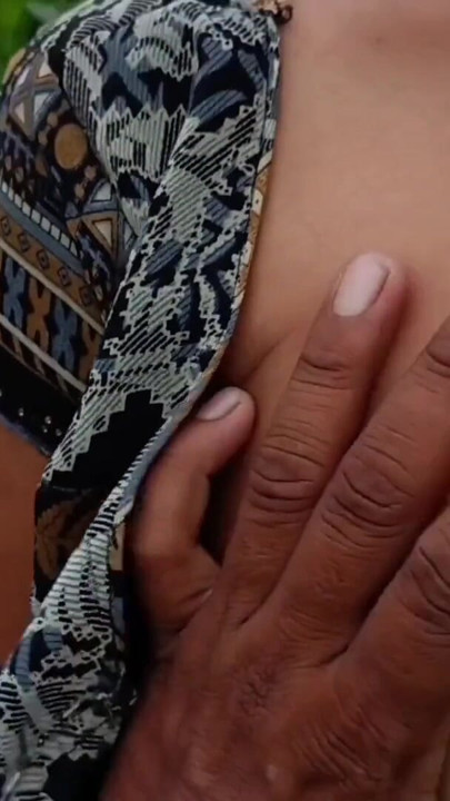 Devar apni Badi bhabhi ko khet mein Le jakar bade boobs Ko dabakar bade Gand GhodBanakar makkhi khet mein chod raha… | Clip 3