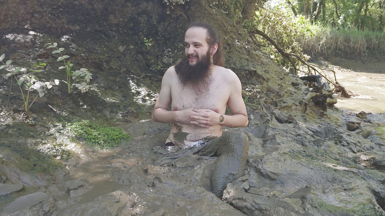 Odd Stuck... Living Mud ?