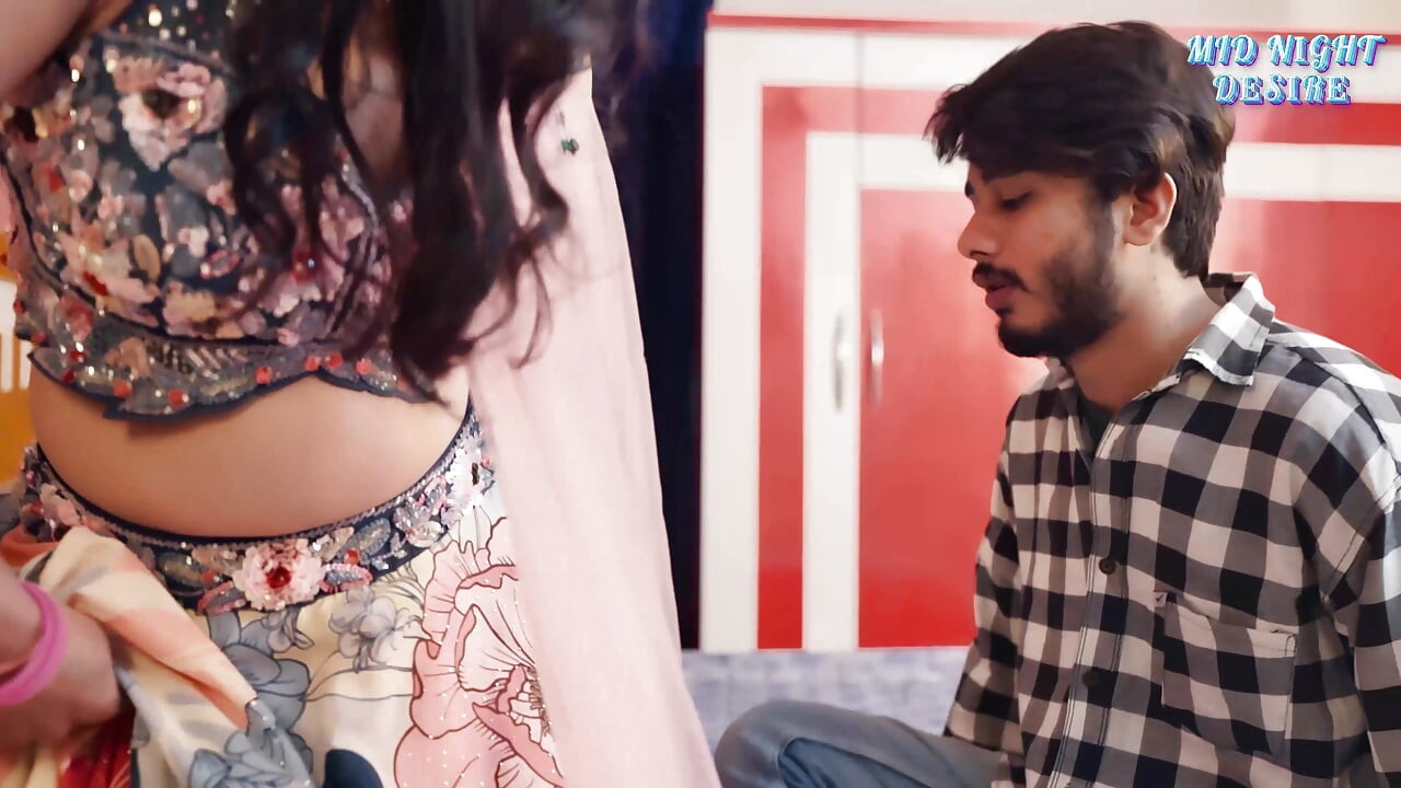 Collage Girlfriend Seduces Boyfriend in Bedroom