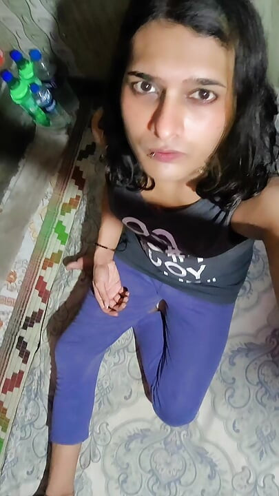 Zoya Shezadi Im Bir Kez Daha Gizli Küçük Odama Gidiyorum