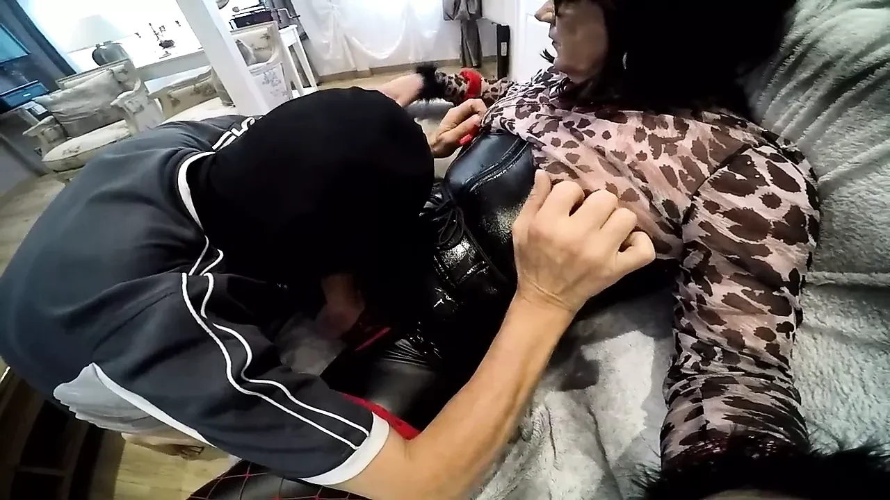Shemale relax with sub