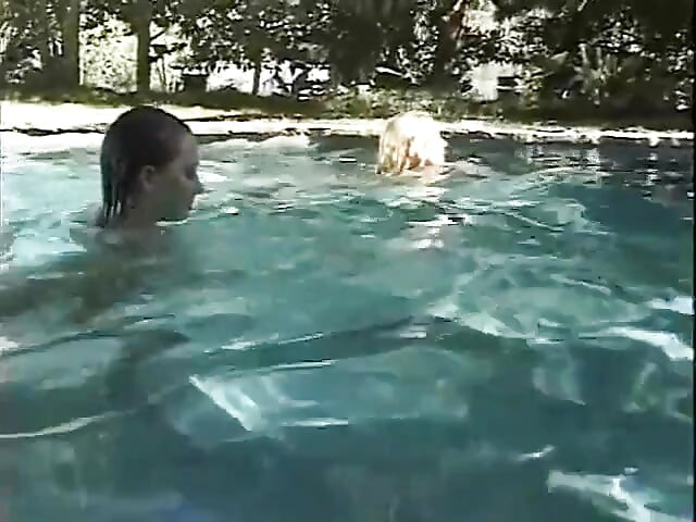 Съпруги сами вкъщи, съпруга