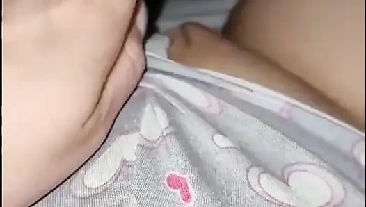 Мастурбирую дома одна