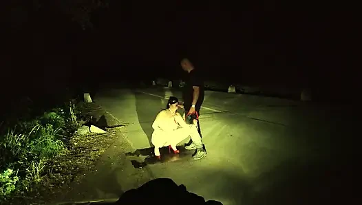Aşırı Sokakta ağza Ve Sperme Işiyor