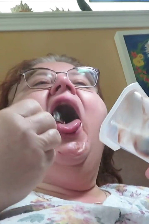 Äta min puddingkopp för dig matare