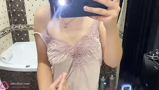 Sabah işeme-yakın çekim! Topraklanmış yastıklar! Kadın bakış açısı!