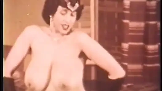 Çıplak retro güzelliklerin koleksiyonunu izlemenin tadını çıkarın