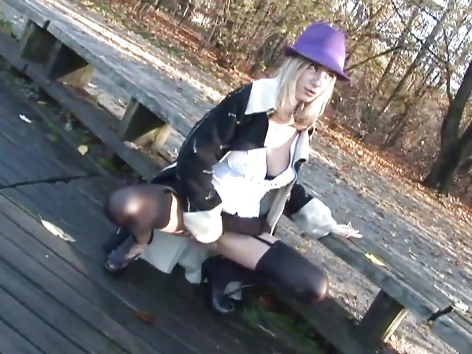 Natural tits blonde girl masturbation