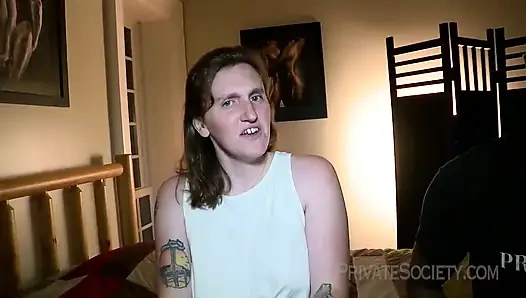 Первый раз трахаю Эбби