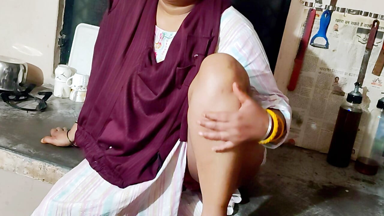 Soție indiană futându-l pe băiatul vecin