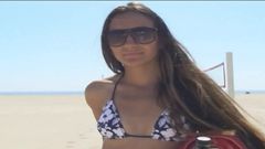 Bola tampar pantai bertukar menjadi pesta seks lesbian panas