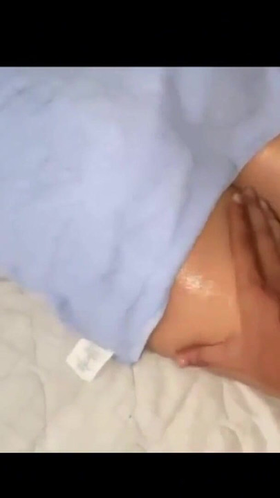 Zapanjujući trenutak iz filma "Masaža za ovu slatku djevojku koja je imala sretan kraj"