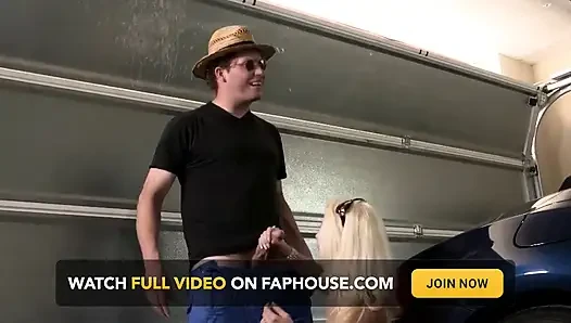 Ashley Cox доставляет глубокое удовольствие!