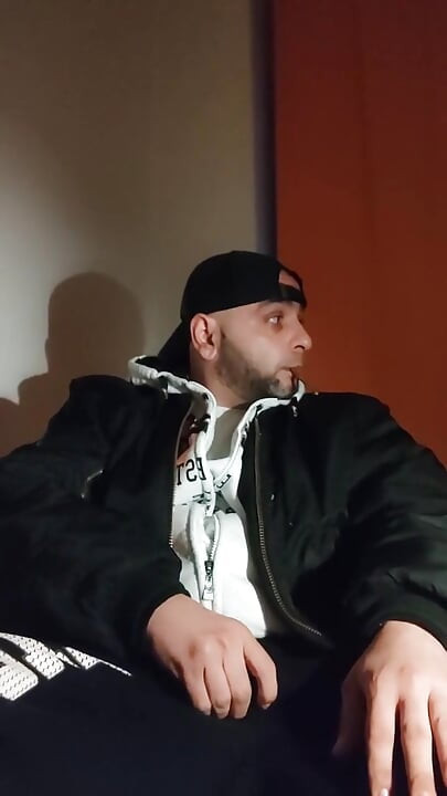 Dirtyjunkbro Is Bored He's Looking for Buddies