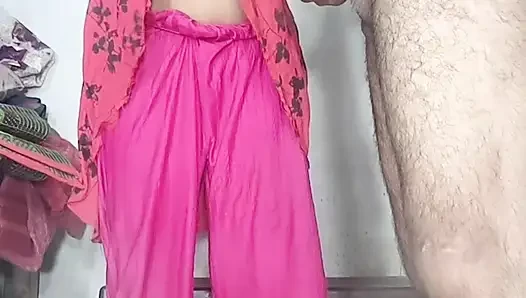 Kayınbiraderi penisinin elinden su çıktı, desi seksi video, seksi video, seks videosu.