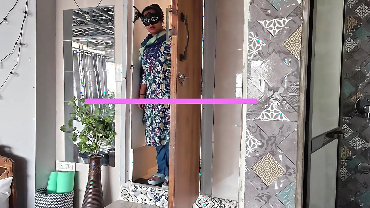 Власник будинку трахався з покоївкою