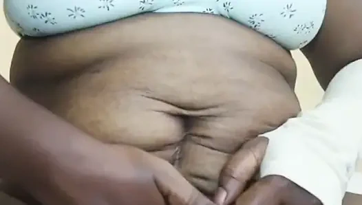 Aunty Bedla pu potu vachirukan vangada pulu yatha