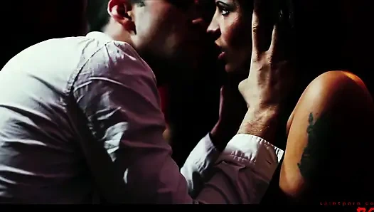 Michelle Moist Und Scarlett March Genießen Rohen Sex Mit Schönheiten