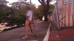 Amanecer desnudo en la calle