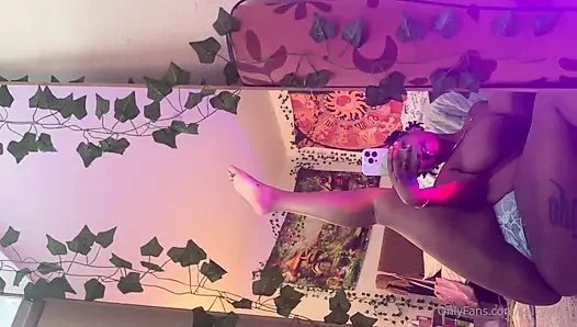 Hal yang Terjadi Saat Wanita Lagi Sendirian di Rumah