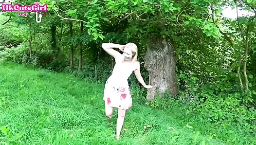 Прогулка по деревне с пропитанными спермой трусиками, обмотали рот клейкой лентой