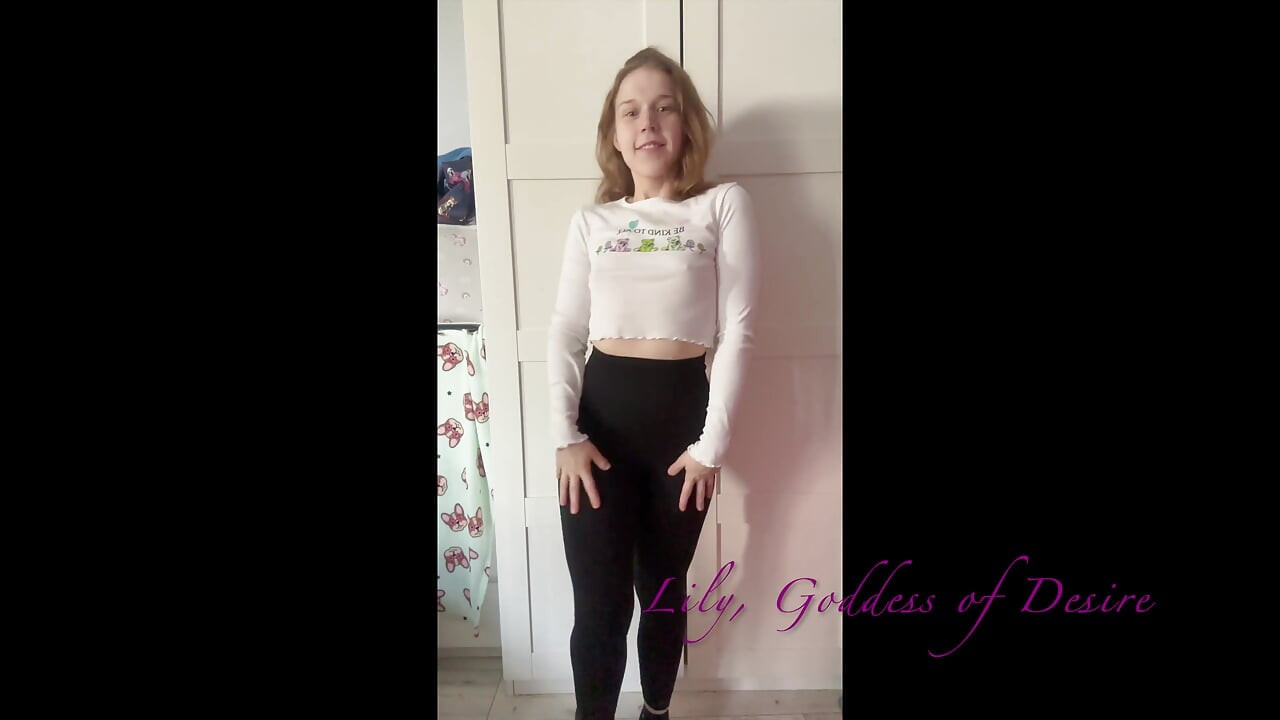 Genert, men meget seksuel pige laver en striptease