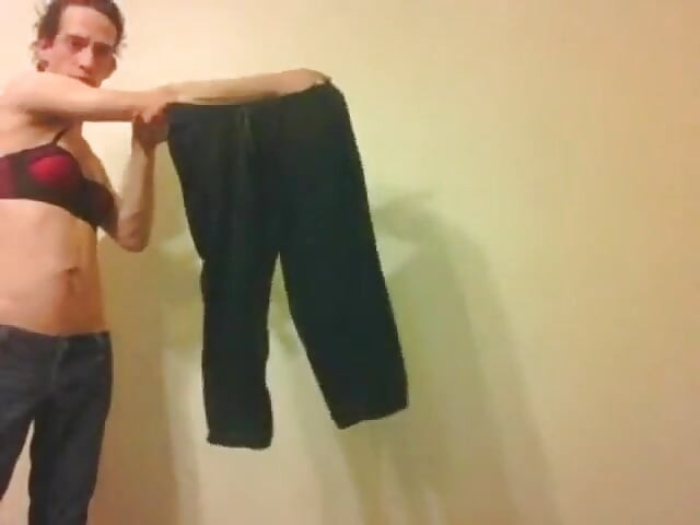 Transgirl probando ropa que ya no poseo (sin audio / sin sonido)