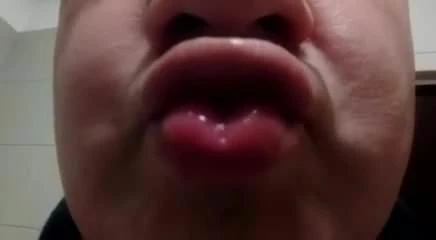 Mi boca y mi lengua cuando chupo una conchita...
