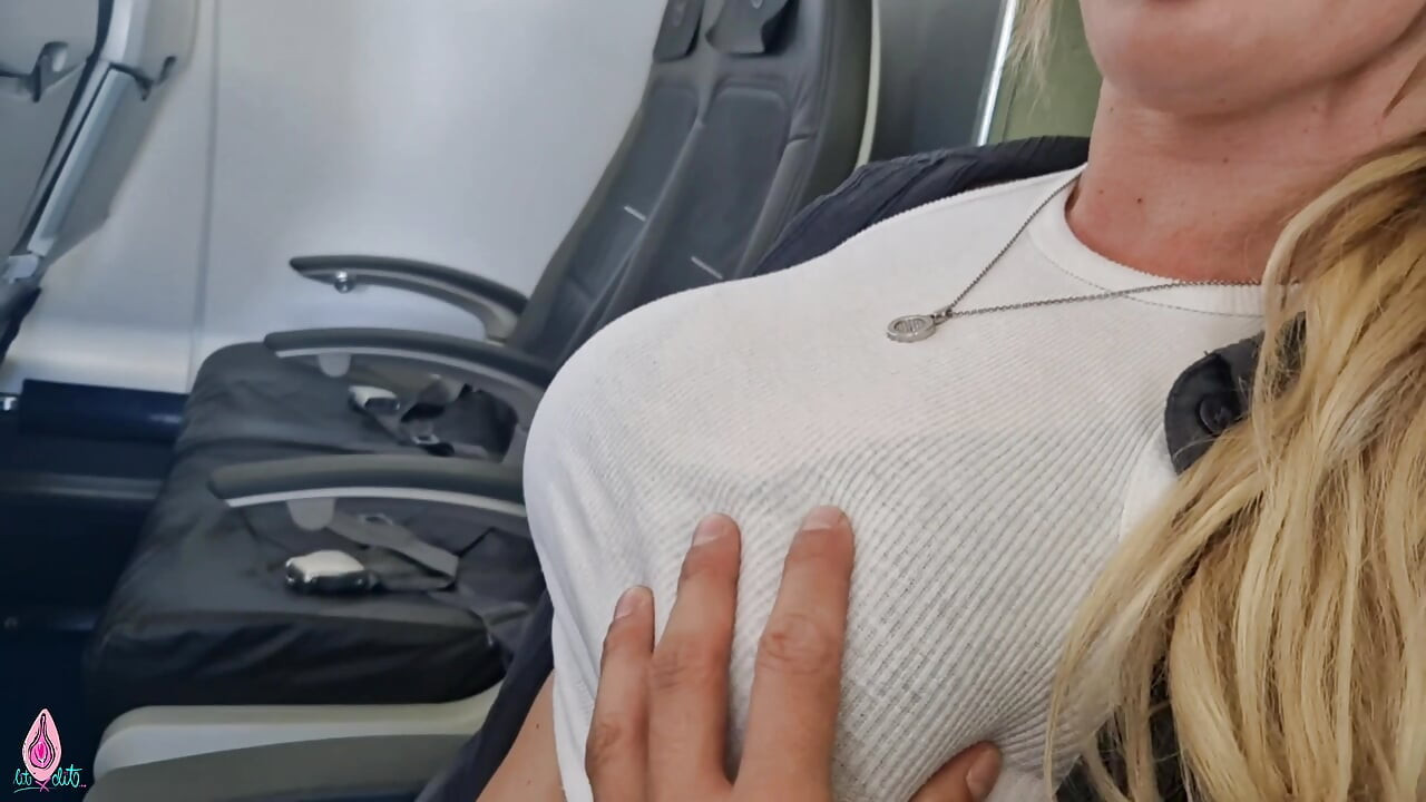 Cheating girl gives risky blowjob on the plane on a business trip