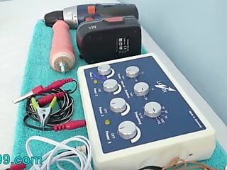 Tortura feminina com vários dispositivos de orgasmo por uma hora