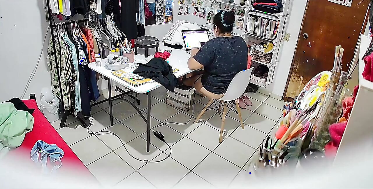我微胖的继妹做作业时