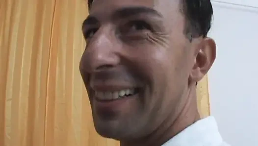 Tante seksi italia rambut pirang dientot sama 3 kontol cowok berondong