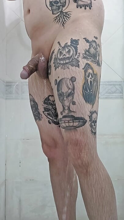 Awek montel ditangkap melancap di bilik mandi