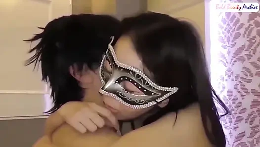 Воссоединившись после многих лет со зрелой женой, ее желание все еще доминирует