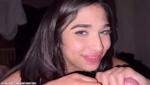 Ateşli sokak yayası eve gitmek için yarak emiyor