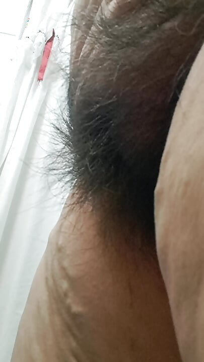 Mamas reife muschi ist fett und behaart, perfekt zum ficken.