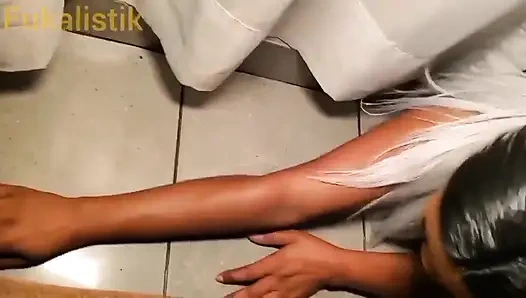 Azgın tavşan büyük yarağın ıslak amına girdiğini hissetmesine şaşırıyor