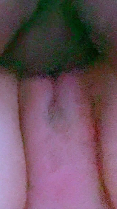Mój przyrodni brat rudowłosy powiedział, że mój tyłek jest zbyt ciasny, uważaj, aby nie spuszczać się w cipkę i zajść w ciążę!