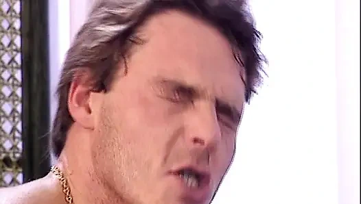 Perfekte deutsche schlampen, die große schwänze in einer analorgie teilen