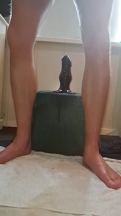 NoFace Twink X riding multiple huge dildo's