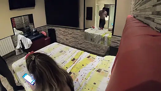 Зрелая женщина занимается сексом с молодым колумбийском мужчиной в Хебуалес