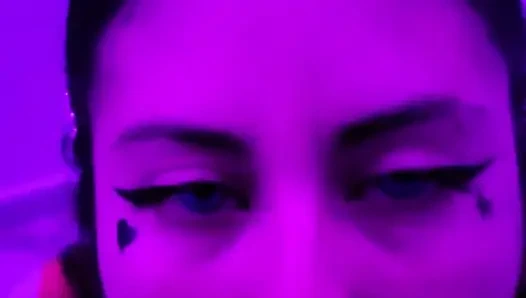 Güzel kız öğrenci Dherlydoll bana lezzetli bir gırtlağına kadar sakso çekiyor ve ağzına ıslak boşalma!