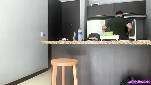 Büyük doğal memeli siyah hizmetçi TC'ye yardım etmeye geliyor bölüm 1