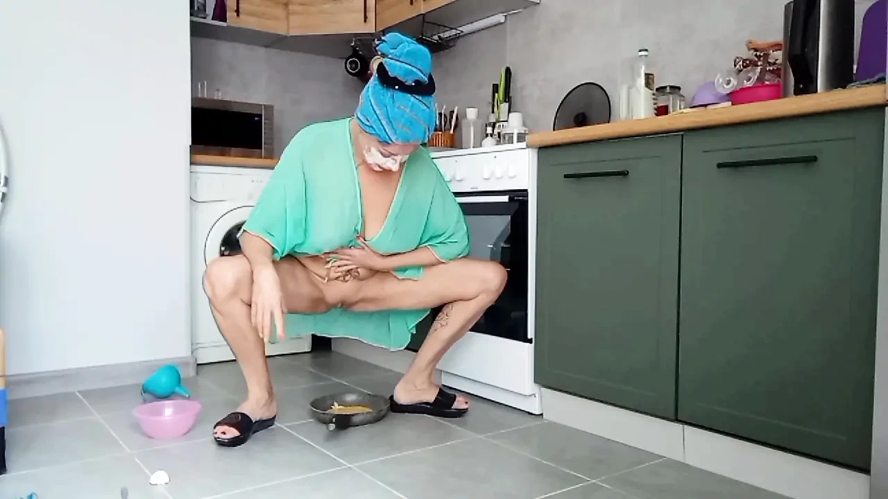 Scrambled eggs from pussy