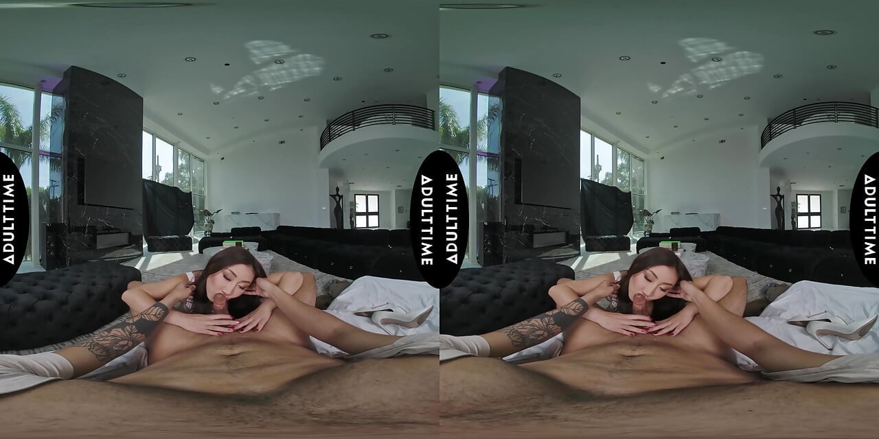 מקרוב VR - ניקול דושי משתלטת על קאוגירל Vr POV עם רכיבה קשה על ציצים גדולים