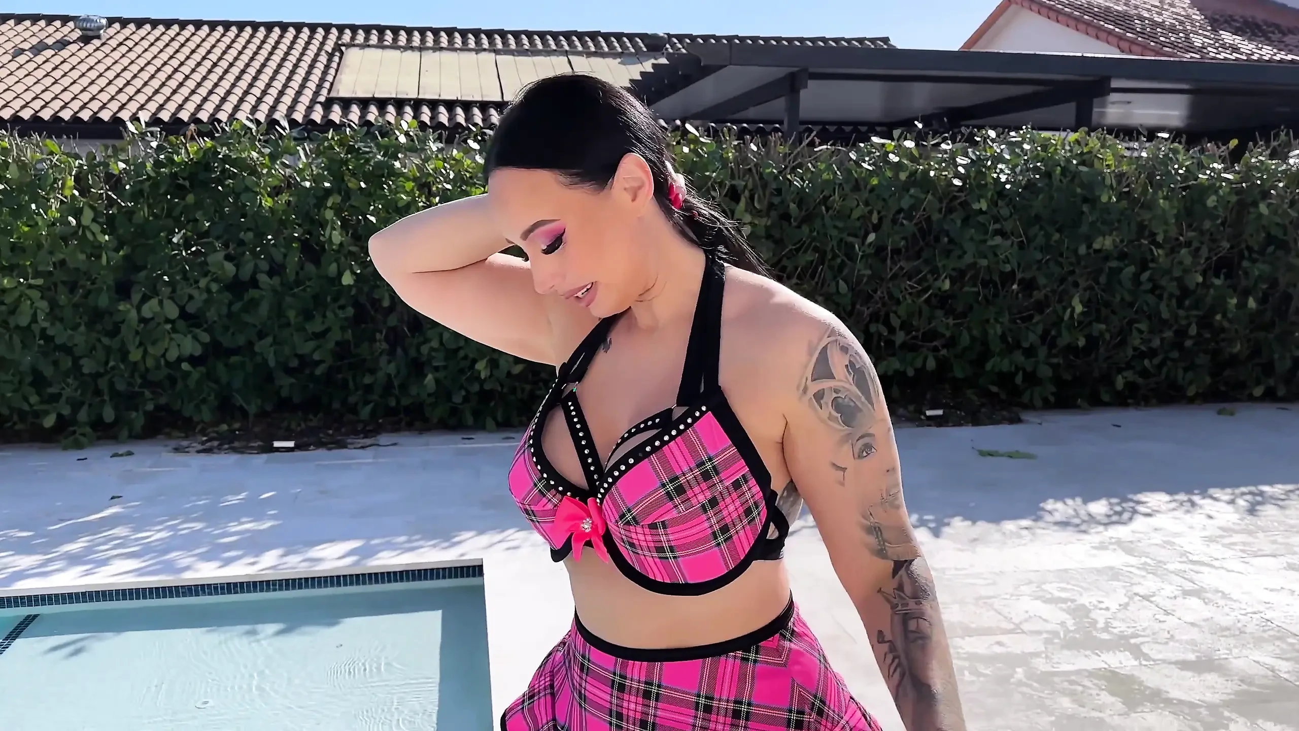 Busty Babe Money Birdette Gets Fucked and Folded by Jmac